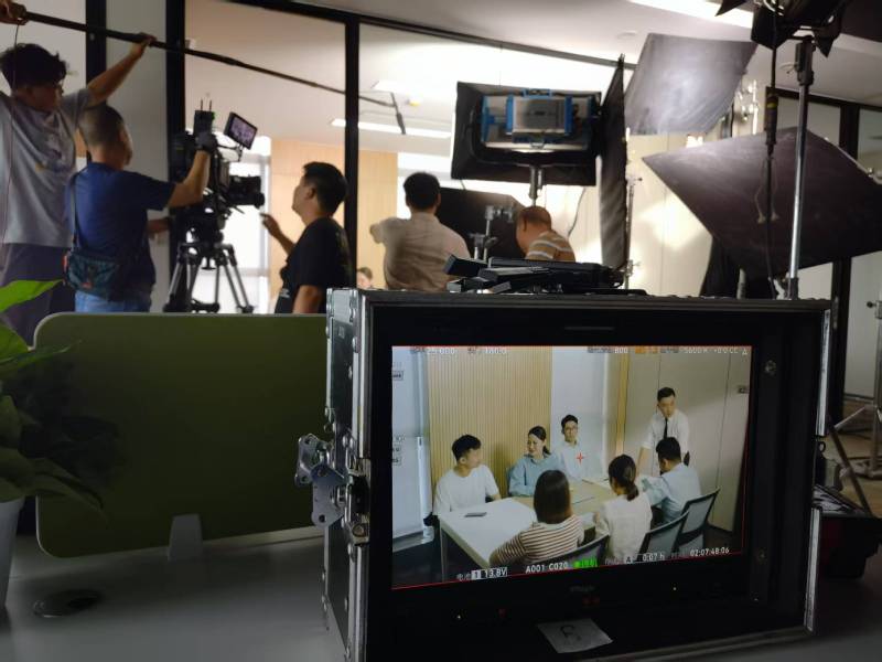 广灵县TVC拍摄公司：科技产品视觉化大师，诠释未来感与功能美学